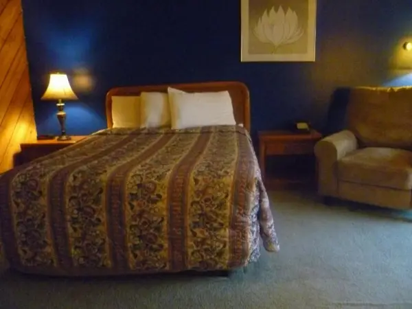 Timber Inn Motel 4