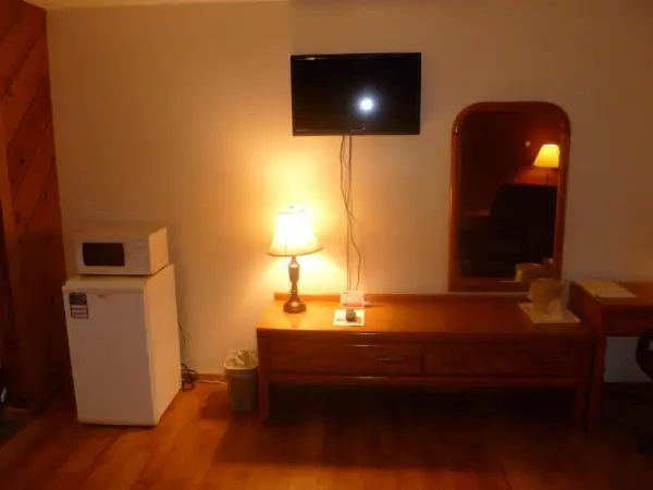 Timber Inn Motel 9